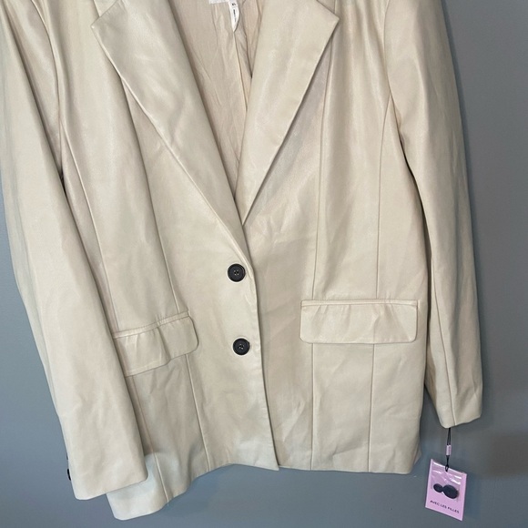 NWT Avec Les Filles Faux Leather Structured Boyfriend Blazer Cream Beige - Picture 5 of 12